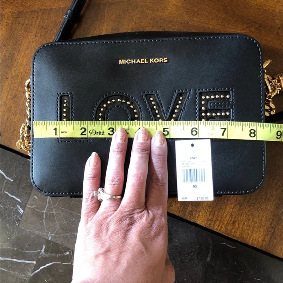 ✨SOLD✨Michael Kors large Ginny Camera - Picture 5 of 8